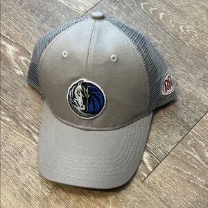 Dallas Mavericks grey trucker hat
